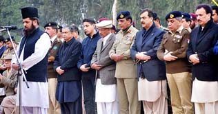 PM Gilani, COAS Kayani offer Namaz-e-Janaza of blast martyrs 